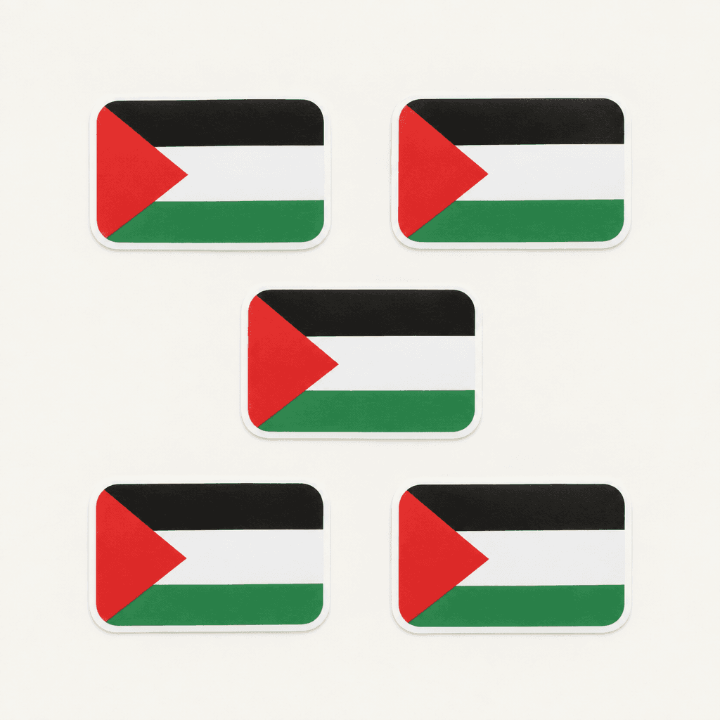Lot de cinq stickers au motif du drapeau Palestine sur fond clair.